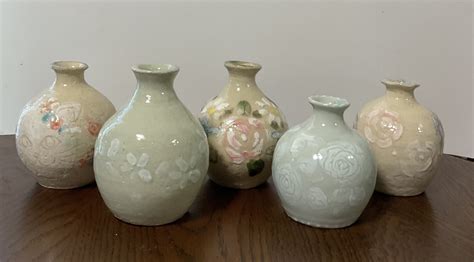花瓶（徳利）に 模様をつける その1 化粧土で絵付け: Caprice