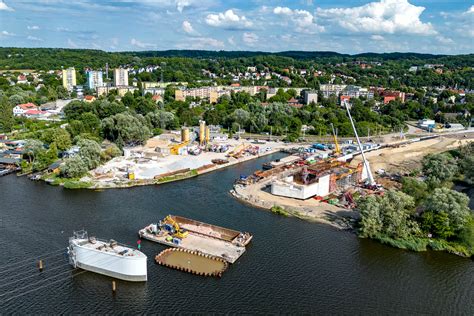 Zwodzony most kolejowy nad Regalicą