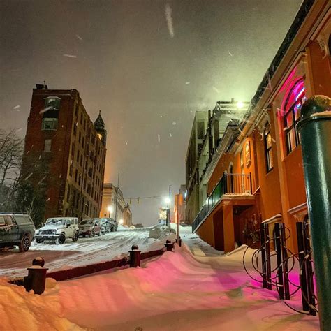 Downtown Marquette, Michigan. Nestled along Lake Superior. : r/CityPorn