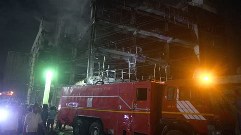 Decenas De Muertos Y Desaparecidos En El Incendio De Un Edificio En La