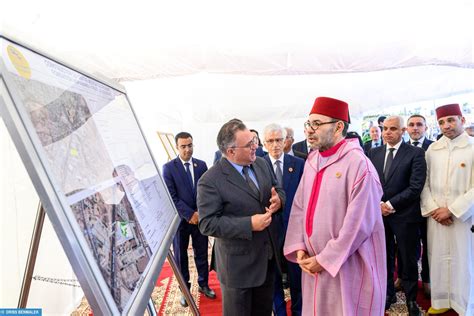 Fondation Mohammed V pour la Solidarité SM le Roi pose la 1e pierre d