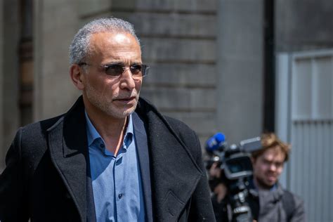 Suisse Jugé pour viol Tariq Ramadan dit s être laissé embrasser mais