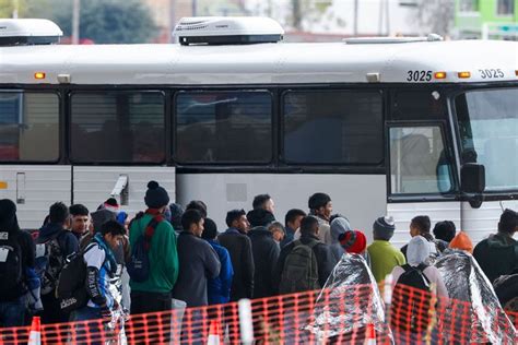 Surge Of Migrants Heading North Has Chicago New York At ‘breaking