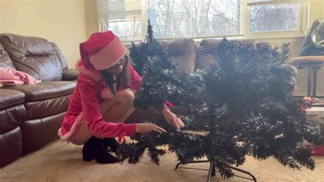 Putting Up My Christmas Tree Nude Youtube Video Ytbare
