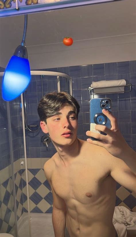 Pin Di Marie Rageau Gaborit Su Agenda Ragazzi Gay Attori Hot Ragazze