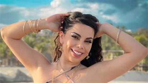 Lizbeth Rodríguez presume sus tremendos encantos con fotos en bañador