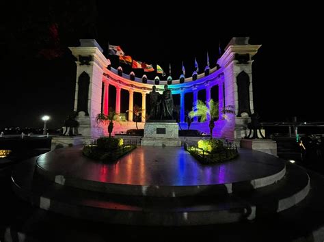 Varios Sitios Ic Nicos De Guayaquil Se Iluminaron Por El D A Del