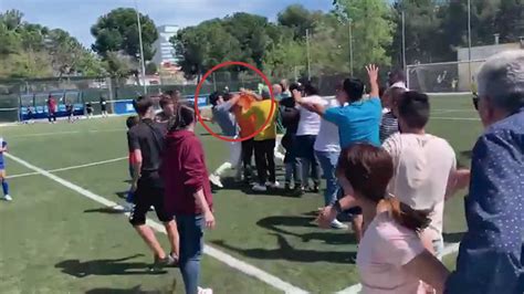 La brutal pelea entre padres durante un partido de niños en Cataluña