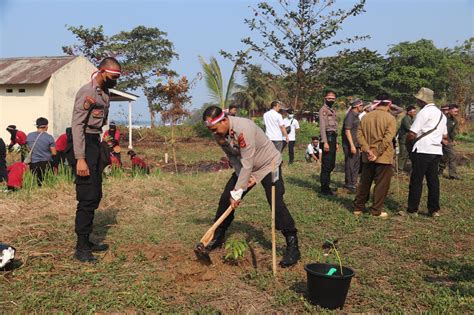 Kurangi Polusi Udara Polres Sukabumi Tanam Ribuan Pohon Fokus Priangan