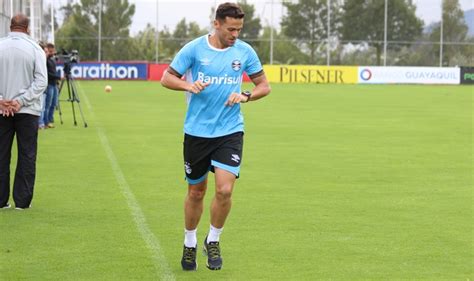 Fred leva a pior em dividida e deixa treino do Grêmio mais cedo em Quito