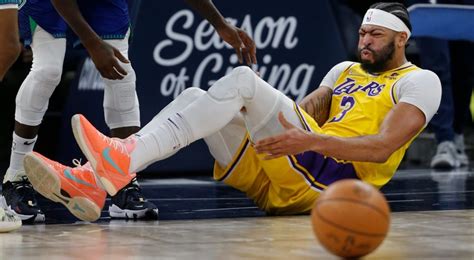 Lakers Anthony Davis To Undergo Mri After Sustaining Knee Injury