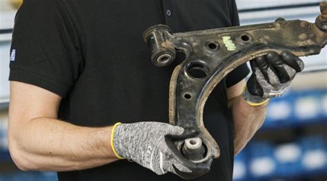 Removal And Installation Of The Control Arm Bushings With Outer Metal