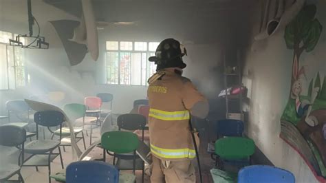 Incendio estructural se registró esta tarde en un colegio de La Dorada