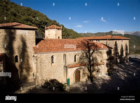 Monasterio De Toribio De Liebana Fotograf As E Im Genes De Alta