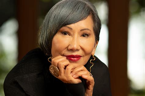 amy tan  life  works   renowned author