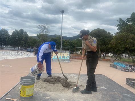 Polic A Dmq Zona On Twitter Polic A De Barrio Realizamos Una Minga