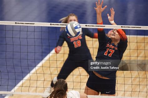 Alison Deweerd Of The Hope College Flying Dutch Blocks A Ball From