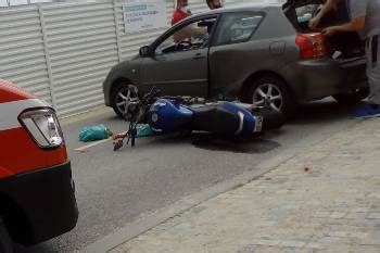 Dois Feridos Ap S Choque Entre Carro E Mota Em Aver O Mar