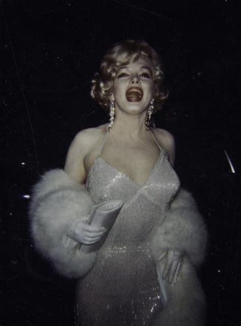 Candid Photos Of Marilyn Monroe At The Premiere Of Some Like It Hot At The Lowes Capital