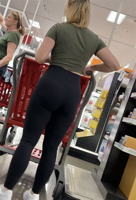 Gorgeous Fit Milf In Leggings Spandex Leggings Yoga Pants Forum