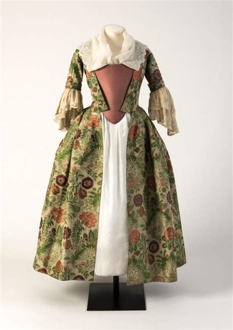 Robe à Langlaise 1730′sfrom The Fashion Museum Bath Fripperies And