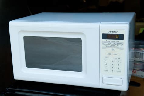 heygreenie: GOLDSTAR microwave