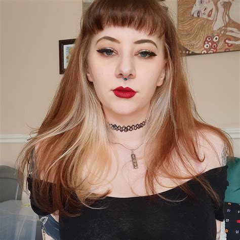 Your money will look much better on me 💅 | Scrolller