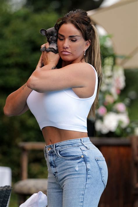 Katie Price Cobra Seis D Lares Por Cada V Deo De Sus Pies En Onlyfans