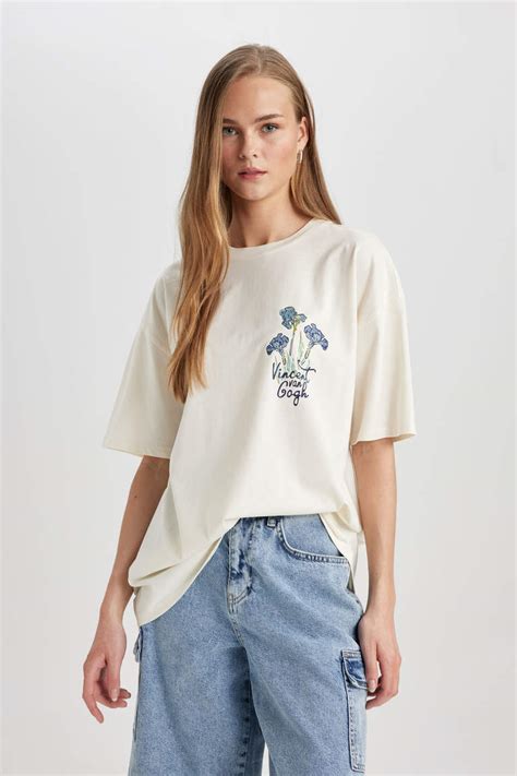 Ecru Woman Oversize Fit Van Gogh Licensed Crew Neck Printed Short