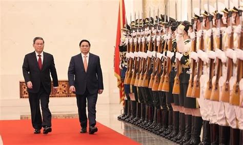 Primer ministro de China preside acto de bienvenida a su homólogo