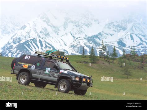 Off Road Vehicle Nissan Terrano In The Kurai Steppe North Chuya Stock