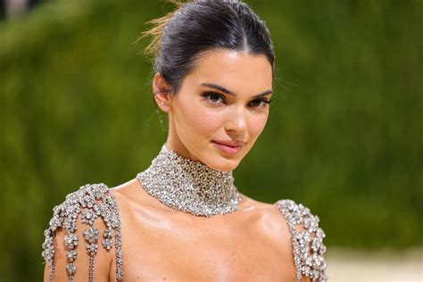 Gorgeous Kendall Jenner Wows Fans In 86 Skims Lingerie Set