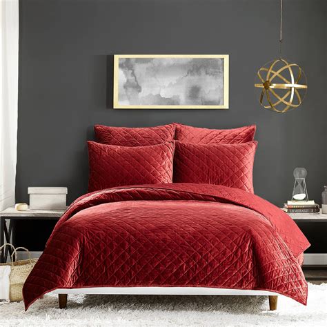 Modern Heirloom Poly Velvet Fullqueen Poly Velvet Set Red Bedroom