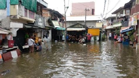 Ratusan Rumah Warga Tergenang Rob Pelabuhan Sunda Kelapa Ketinggian