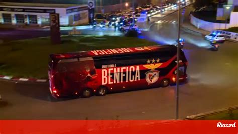 O Momento Em Que O Autocarro Do Benfica Chegou Ao Est Dio Da Luz