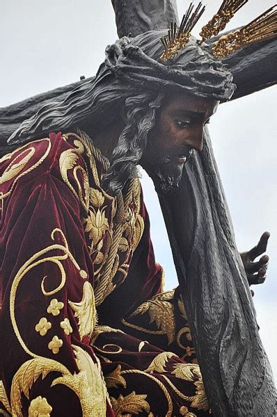 LA ESPERANZA DE TRIANA EN LA MADRUGA DE REGRESO A TRIANA SEMANA SANTA