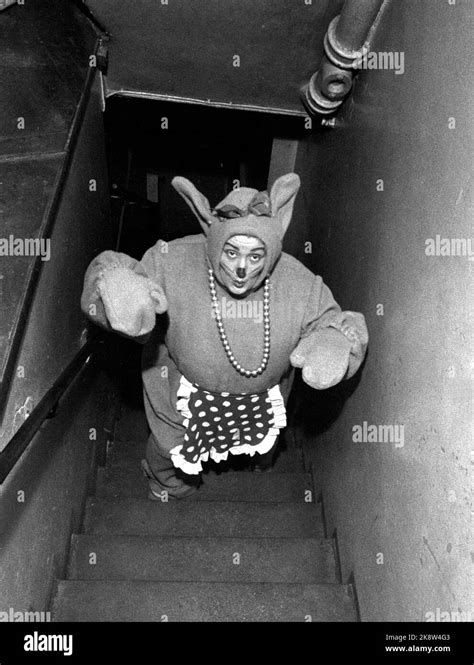 Oslo November 1960: Artist Elisabeth Granneman has a thousand iron in