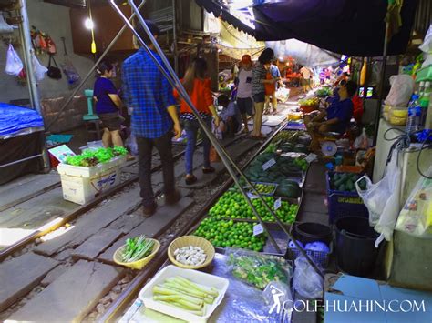 Mae Klong Railway Market (Hoop Rom Market) Samut Songkhram