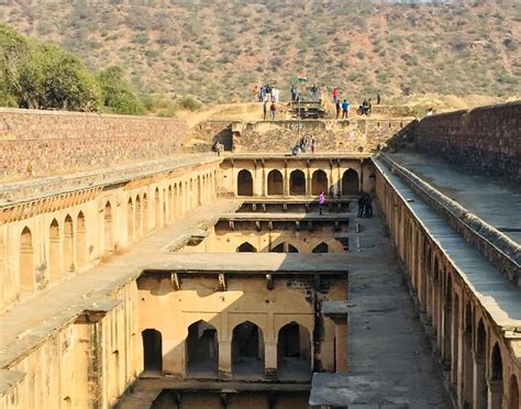 नीमराना फोर्ट अलवर घूमने की जानकारी Neemrana Fort Palace Information In Hindi Holidayrider