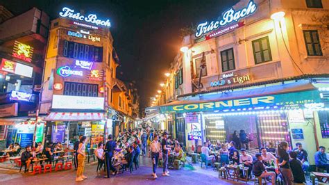 Top 6 Night Markets in Vietnam for Foodies and Shopaholics