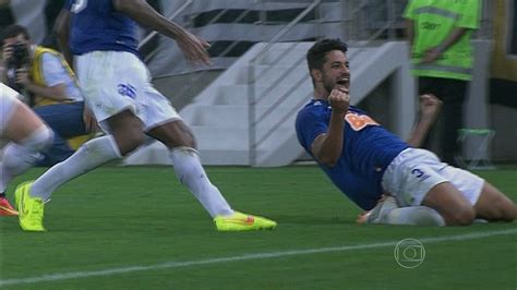 Zagueiro Léo renova contrato o Cruzeiro até 2016 Bom Dia Minas G1