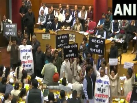 Protest Inside Mcd House As Bjp Councillors Demands Formation Of