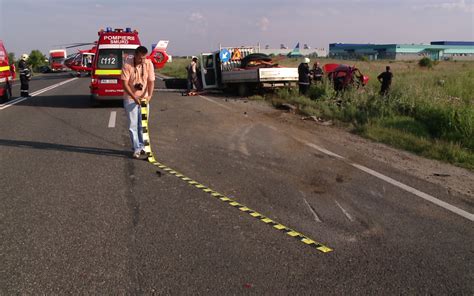 Accident Grav Pe A1 11 Persoane Au Fost Ranite Dupa Ce Un Microbuz S