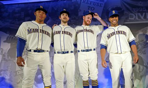 Mariners blend past and present with new alternate uniforms