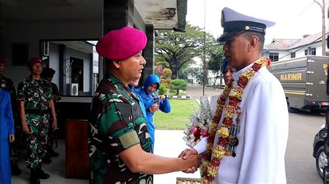 Upacara Purna Tugas Dan Tradisi Pelepasan Prajurit Yonkomlek Mar