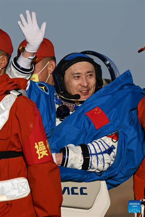 Astronautas De Shenzhou Salen De C Psula De Retorno Spanish