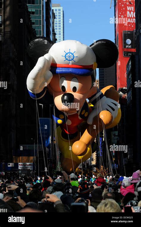 Mickey Mouse, balloon float at Macy's 85th Annual Thanksgiving Day ...