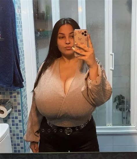 Can T Really Hide Them When They Re Bigger Than Your Head Nudes 2busty2hide NUDE PICS ORG