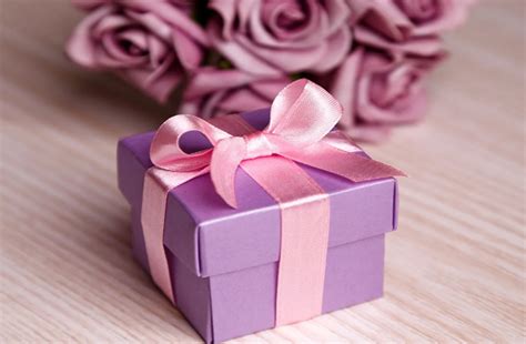 День дарения подарков: что за праздник и как его отмечают?