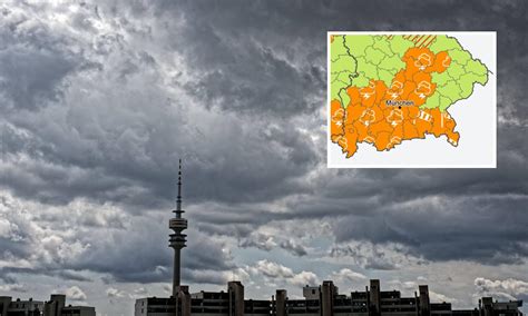 Gewitter über München Tollwood Veranstaltung und EM Fest mussten